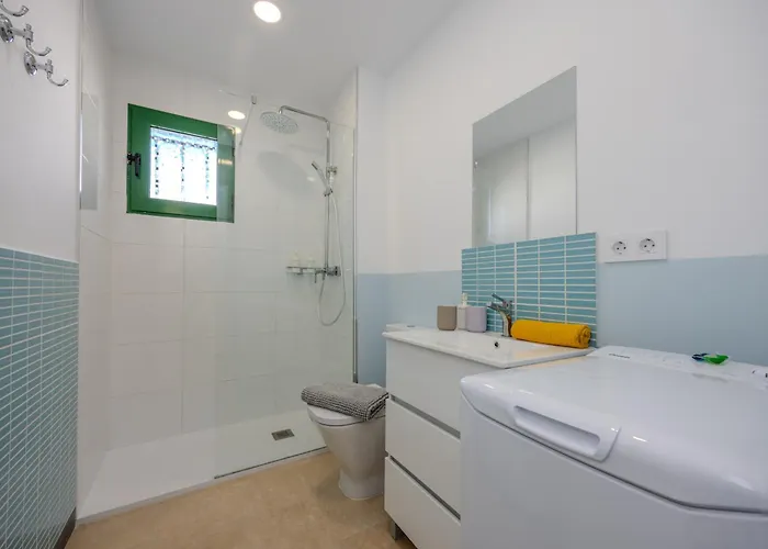 San Fermin, Ac, 500mbps, Parking, 9 Mins To Apartamento Puerto del Carmen (Lanzarote)