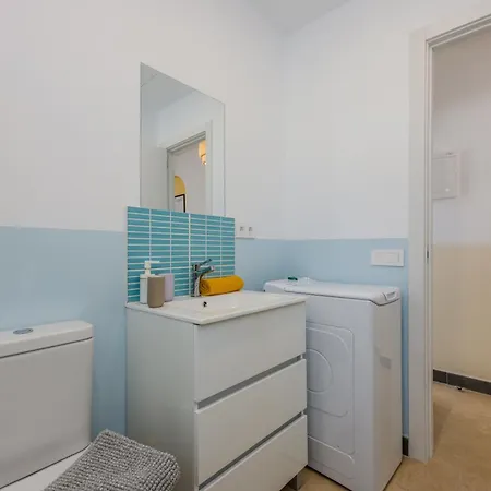 San Fermin, Ac, 500mbps, Parking, 9 Mins To Apartment