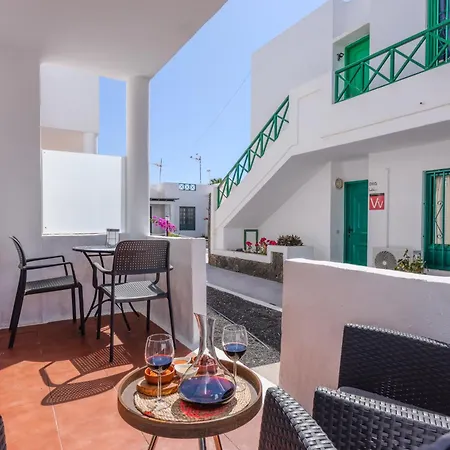 Apartment San Fermin, Ac, 500mbps, Parking, 9 Mins To Puerto del Carmen (Lanzarote)