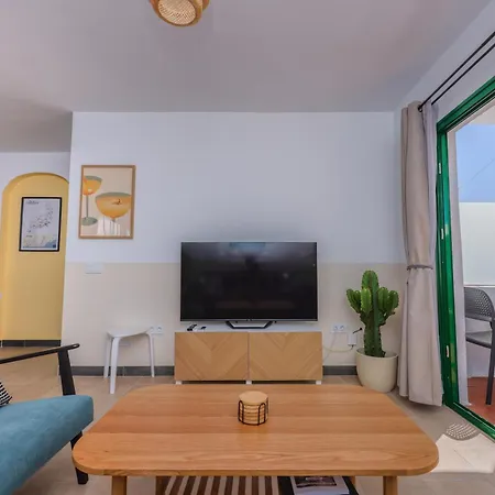 San Fermin, Ac, 500mbps, Parking, 9 Mins To Apartamento Puerto del Carmen (Lanzarote)